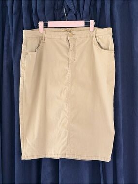 Hybrid & company Beige Pencil Skirt